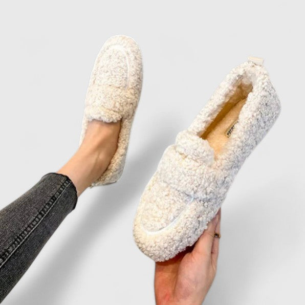 LUNÉA™ | Elegantly soft slippers for ultimate comfort